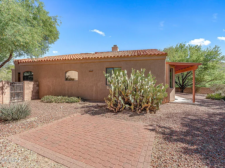 3177 W Flowering Cactus Ct — Photo 17