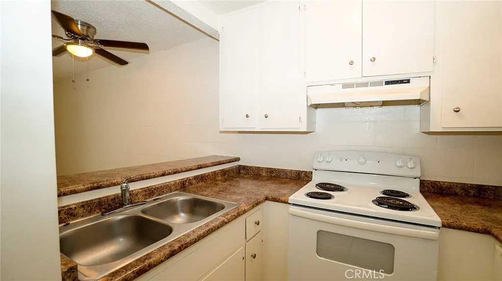 Studio, 415 sqft, $1,350 — Photo 4