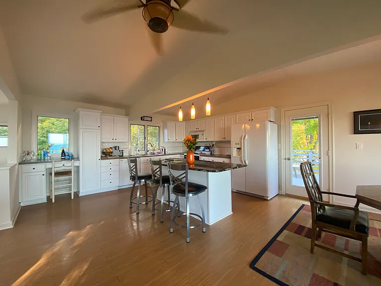 11395 Lakeshore Dr — Photo 7
