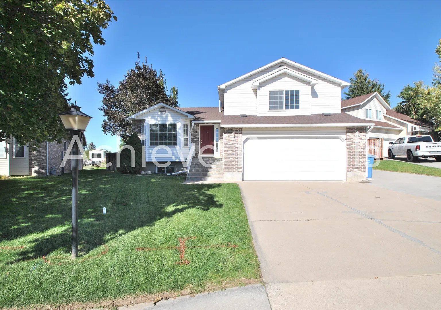 Beautiful 4-Bedroom Home with Huge Backyard & Extra Parking — Photo 1
