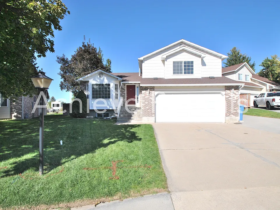 1294 Eastridge Cir