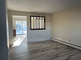 15 Burleigh Rd APT 7, Bangor, ME 04401