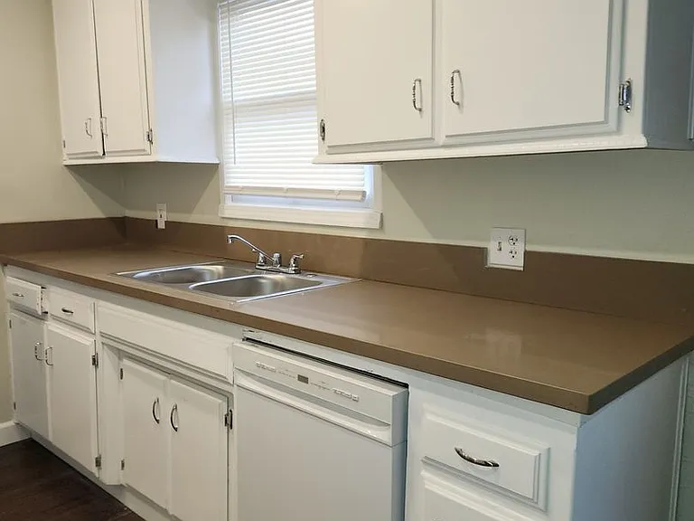 2231 Elton Ave — Photo 5