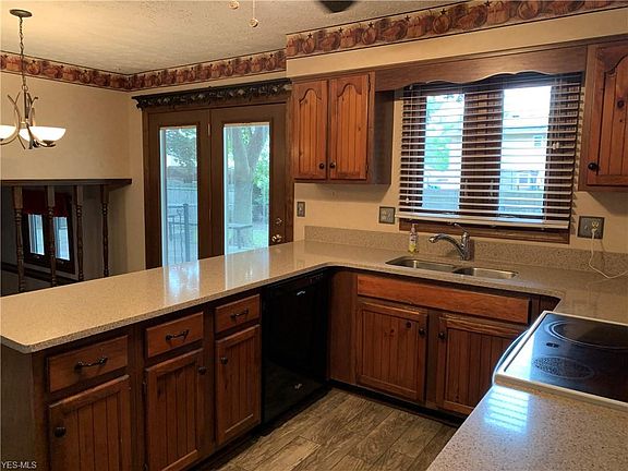 2nd image of 4032 Ivanhoe Dr