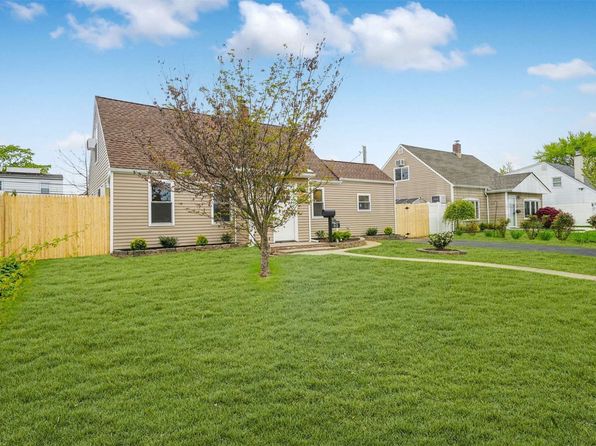 23 Spring Lane, Levittown, NY 11756