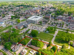 318 W Pecan St, Carbondale, IL 62901