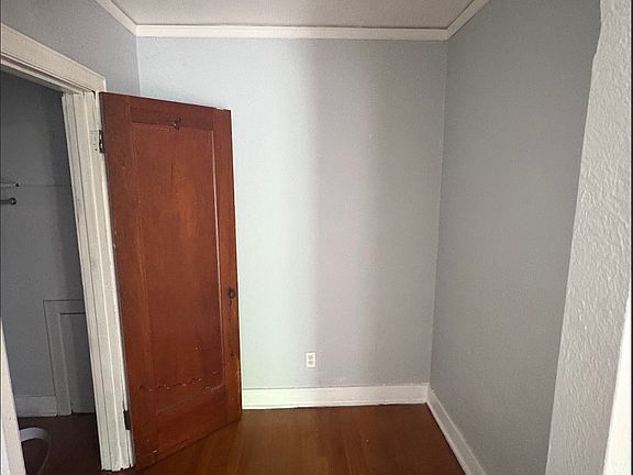 4th image of 910 Cumberland Ave