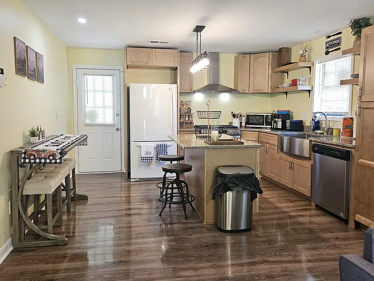 5699 N Allen Rd SE — Photo 5