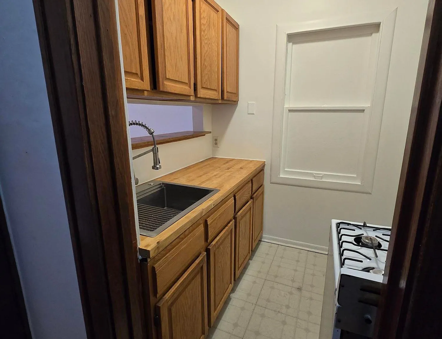 1 bed, 1.0 bath, 450 sqft, $895 — Photo 1