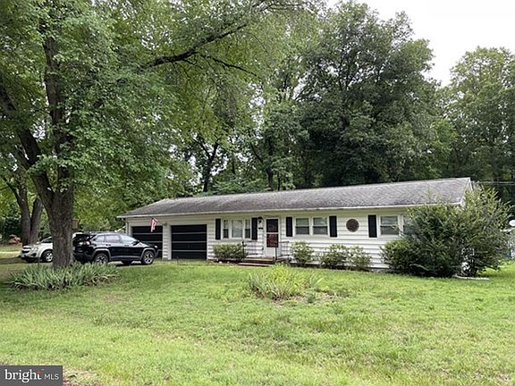 3rd image of 17047 Elm St