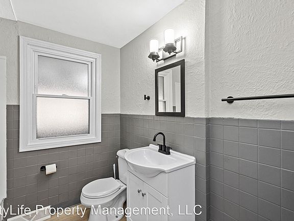 3rd image of 527 Orchard Dr Floor 1