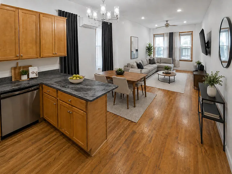 2452 W Arthington St #1 — Photo 3