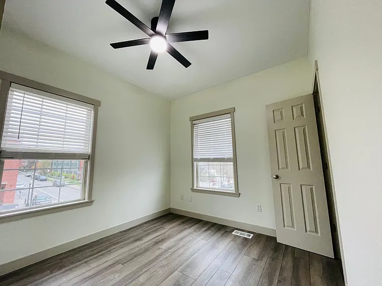 125 N Washington St — Photo 157