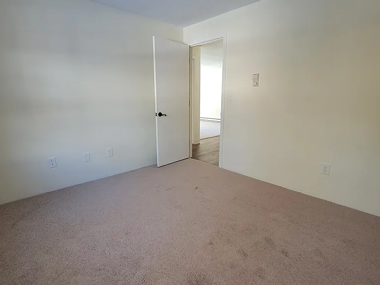 Remodeled 2-bed apartment