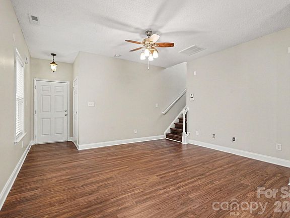 3rd image of 13634 Riding Hill Ave