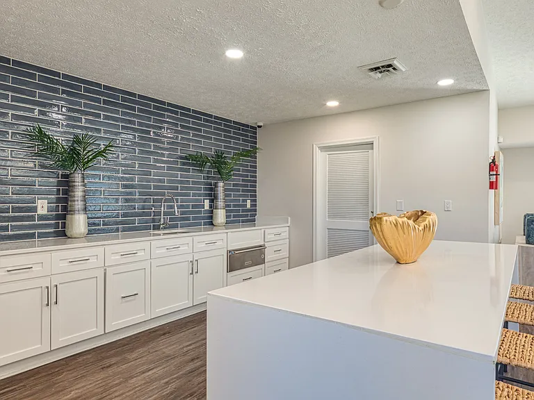 Coastline Apartments — Photo 24