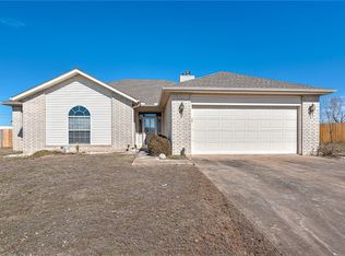 2301 W Willow St, Rogers, AR 72758