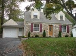 390 Old Eagle School Rd, Wayne, PA 19087