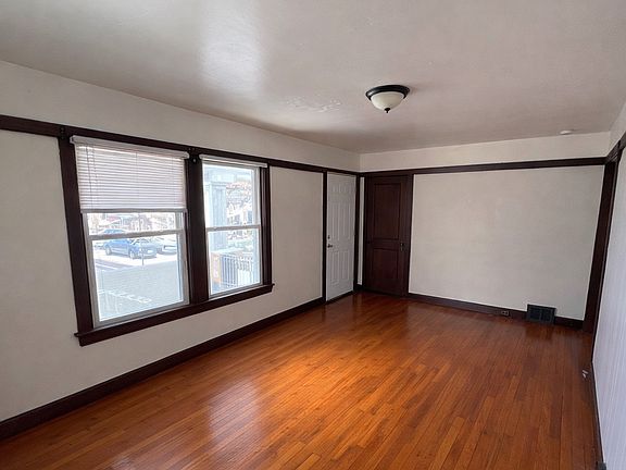 3rd image of 3181 W 82nd St #Up