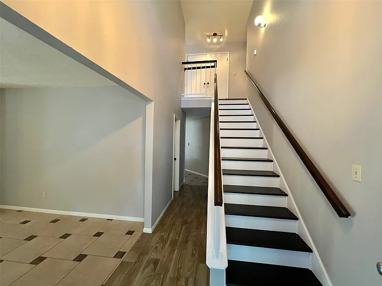 9510 Strawgrass Dr — Photo 5