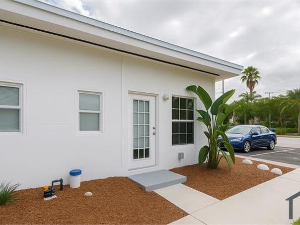 1100 NE 12th Ave APT 4