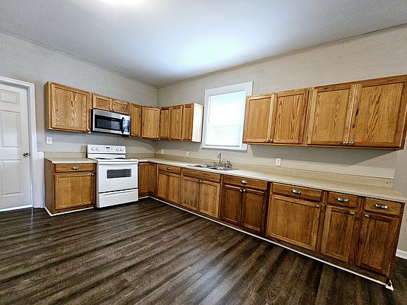3rd image of 1617 School Ave