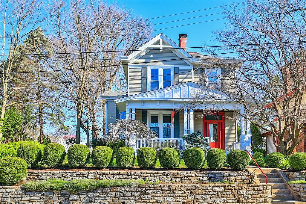 2840 E Saint Charles Pl, Cincinnati, OH 45208 | Zillow