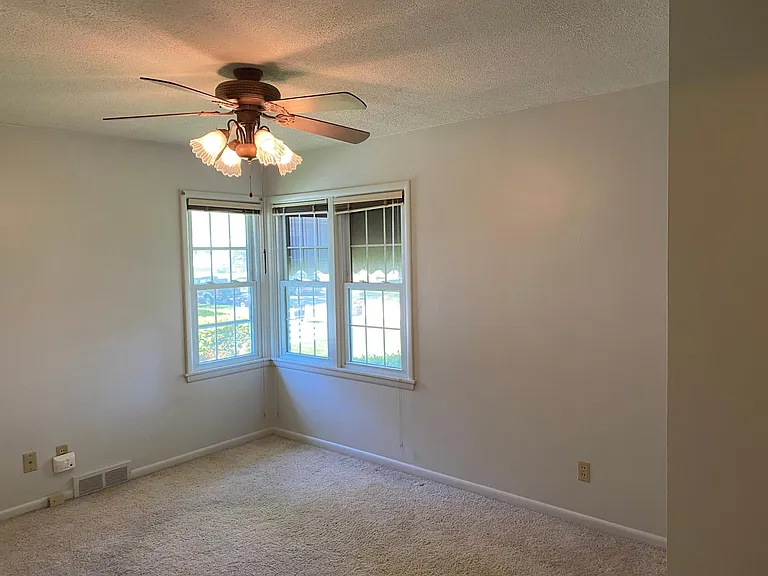 2029 Austin Ln — Photo 10
