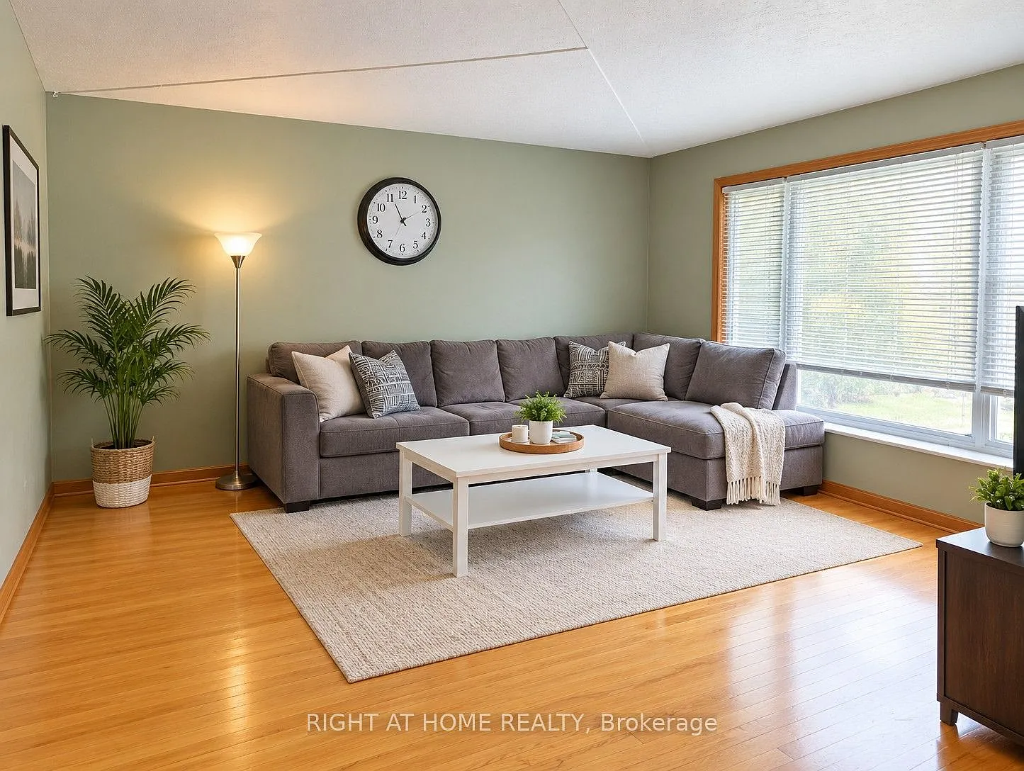 3 bed, $2,300 — Photo 3