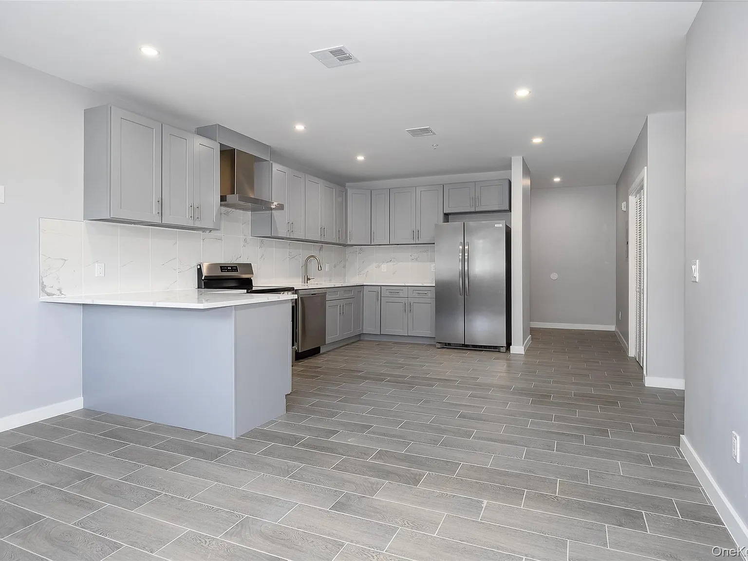 2 bed, 1.0 bath, 900 sqft, $2,700 — Photo 3