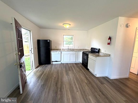 4th image of 822 Springfield Cir