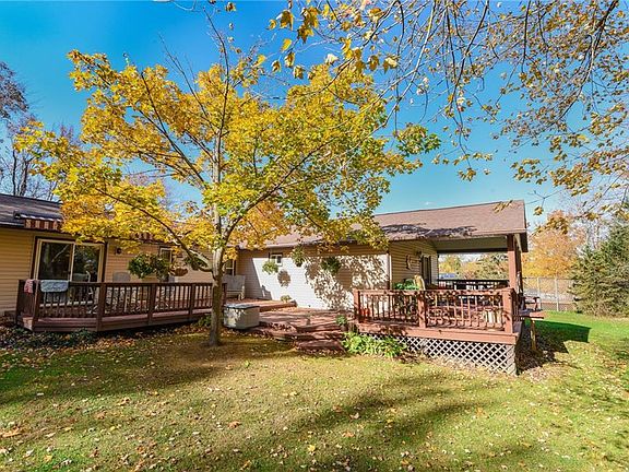 3rd image of 8465 Willow Ln