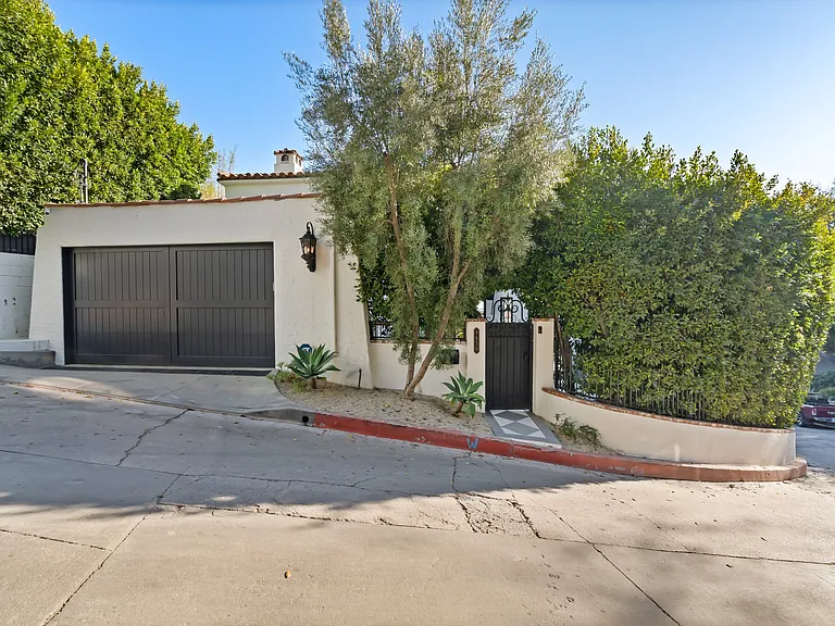 Experience the best of the Hollywood Hills in style and comfort.