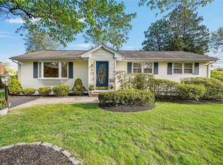 2 Debra Lee Ct, West Nyack, NY 10994