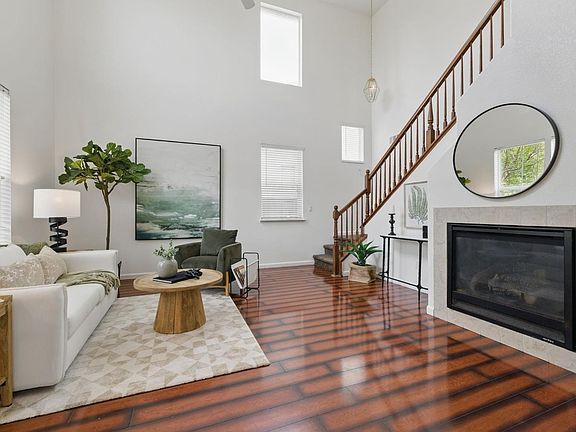 3rd image of 161 Caravaggio Cir