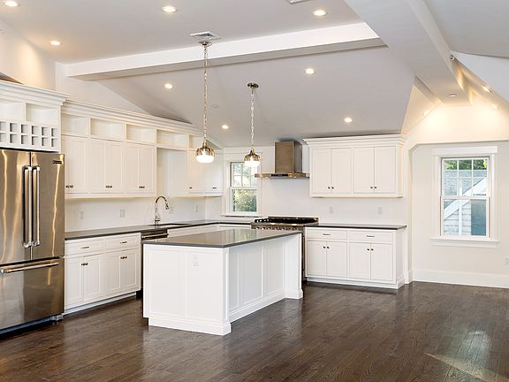 3rd image of 1 Brook St #B