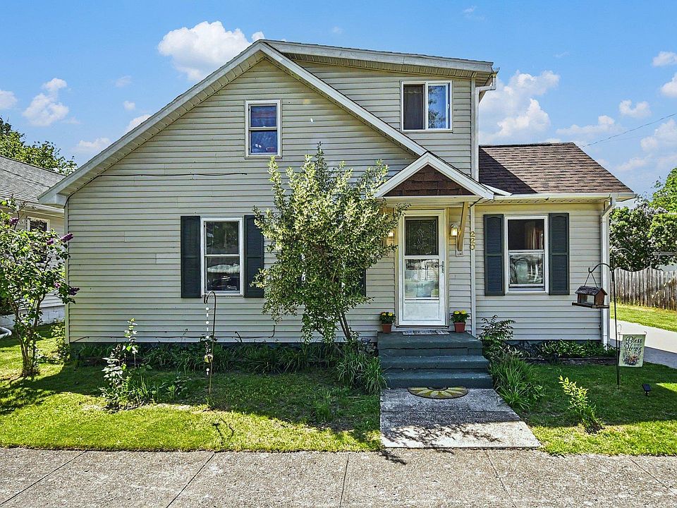 1st image of 220 2nd Ave