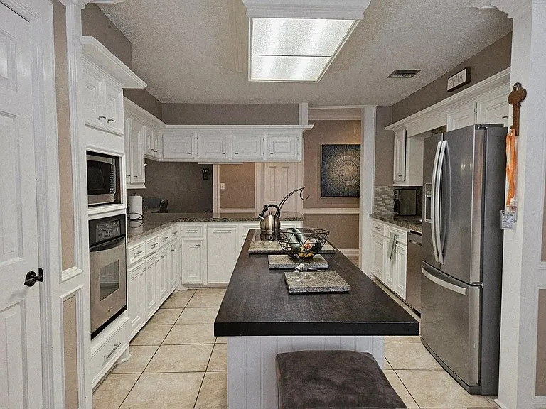 347 W Champions Colony #III — Photo 9