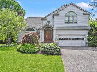 11 Abbey Rd, Fairfield, CT 06824