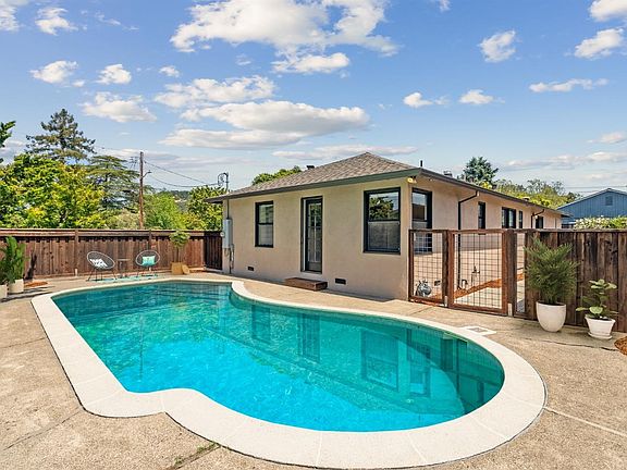 4th image of 20 Bonita Avenue