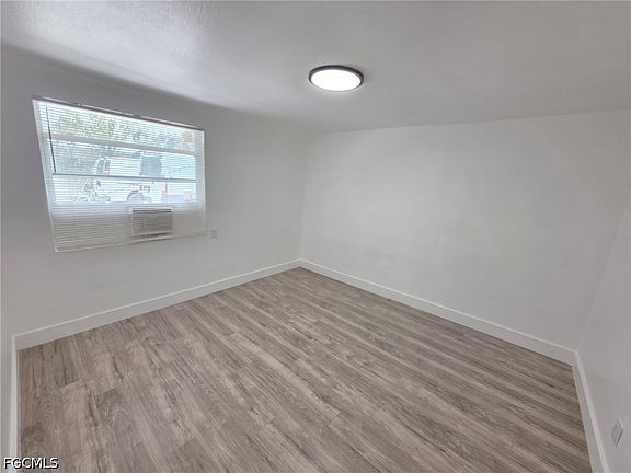 3rd image of 420 Fairfax Dr Unit 1