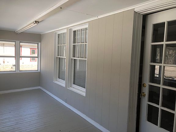 4th image of 801 10th St
