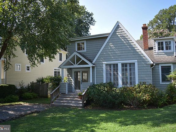 3rd image of 8 Upshur Ave
