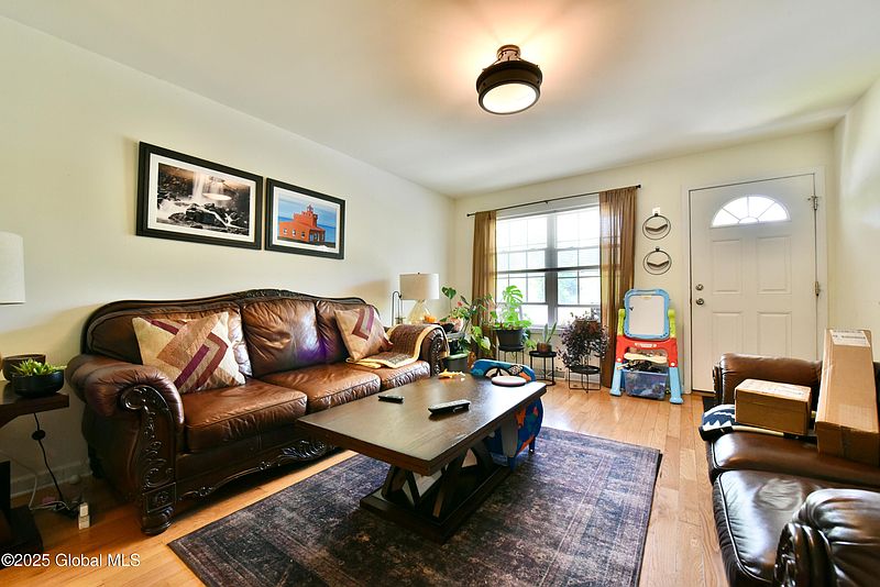 5th image of 15 Fellows Road