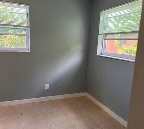 3rd image of 1800 NW 19th St APT 10