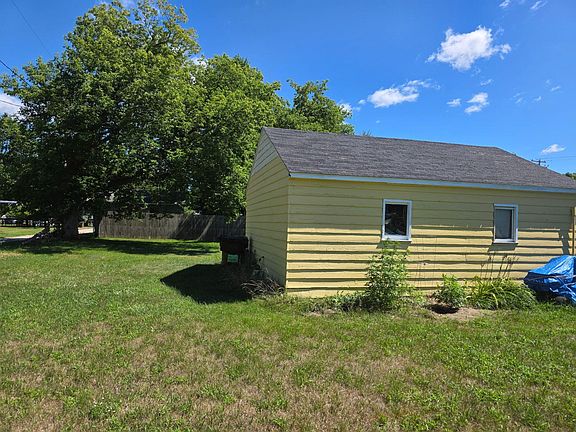 4th image of 913 Lawndale St