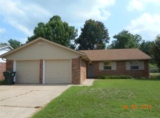 409 Fairfax Dr, Muskogee, OK 74403