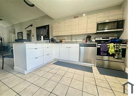 4th image of 807 NE 214th Ln