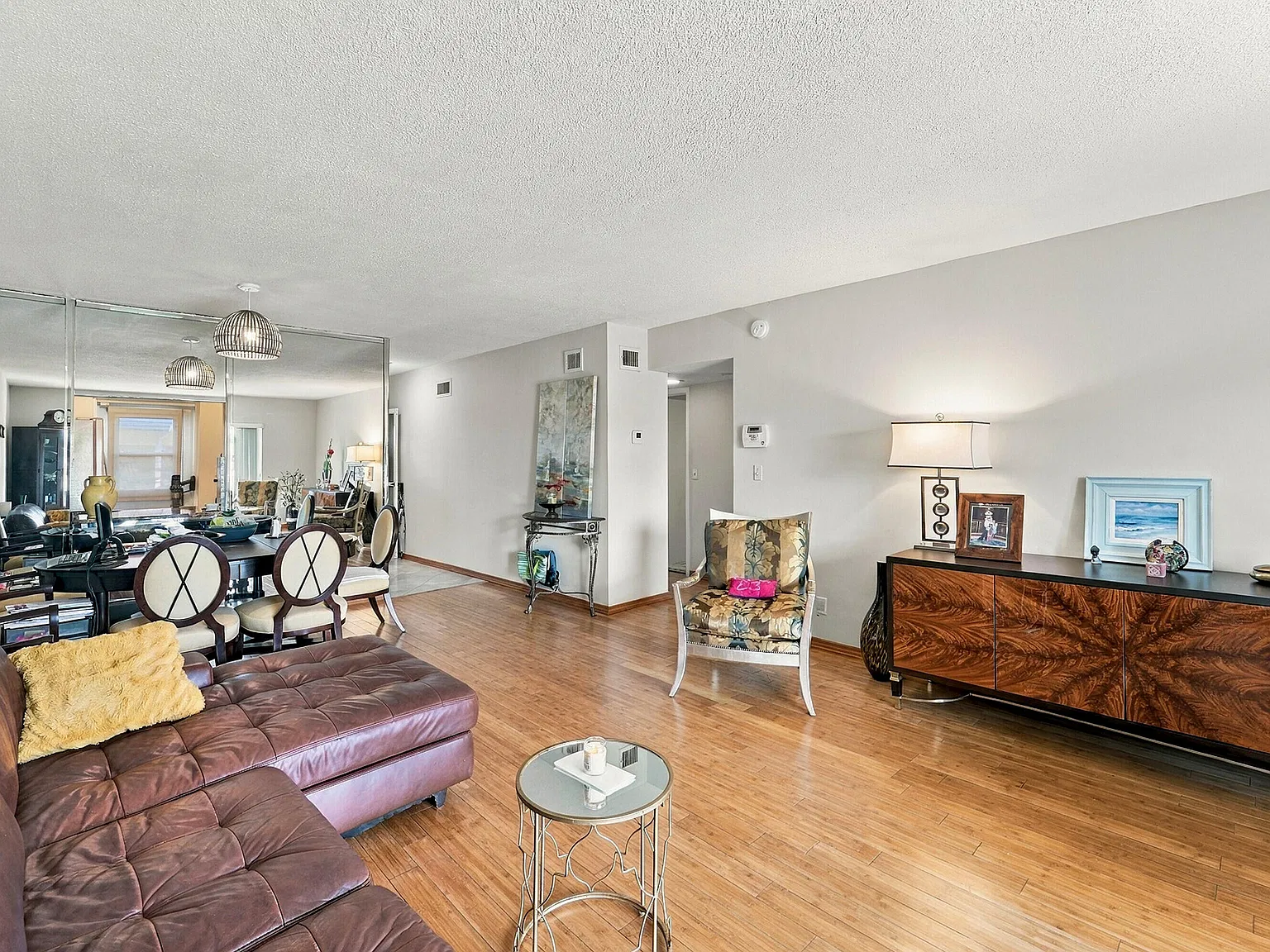 2 bed, 2.0 bath, 993 sqft, $2,650 — Photo 4