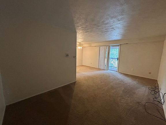 5th image of 3005 Garden Apartment Dr Unit 32
